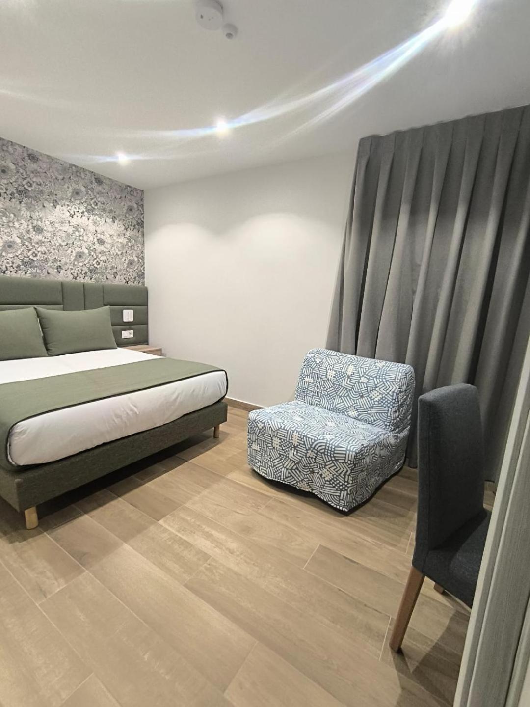 Hostal San Blas Madrid Ngoại thất bức ảnh