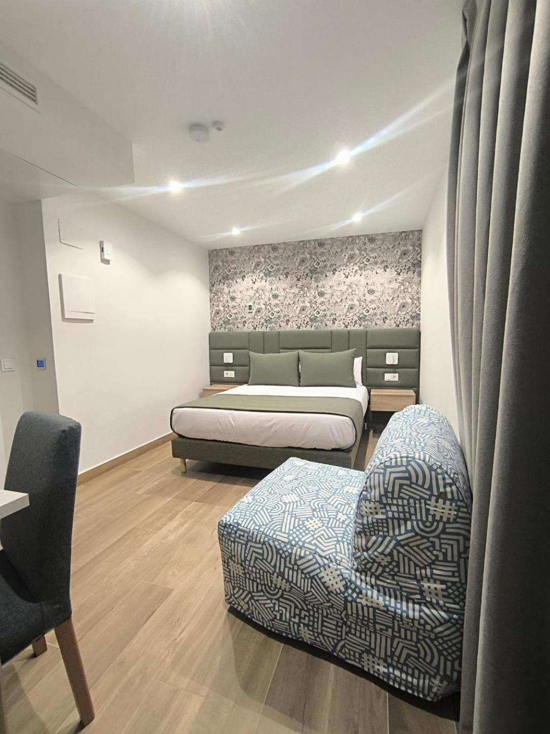 Hostal San Blas Madrid Ngoại thất bức ảnh