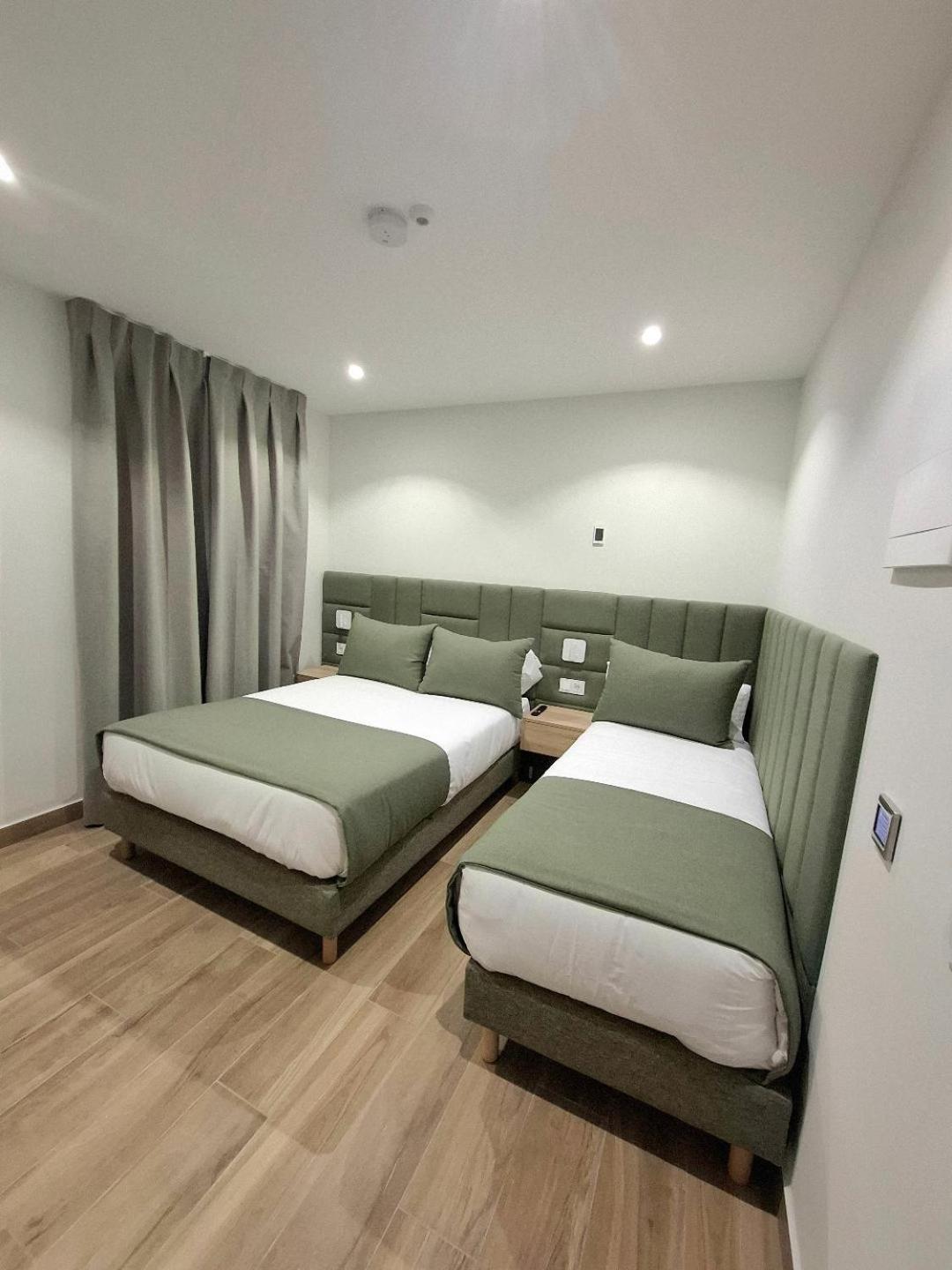 Hostal San Blas Madrid Ngoại thất bức ảnh