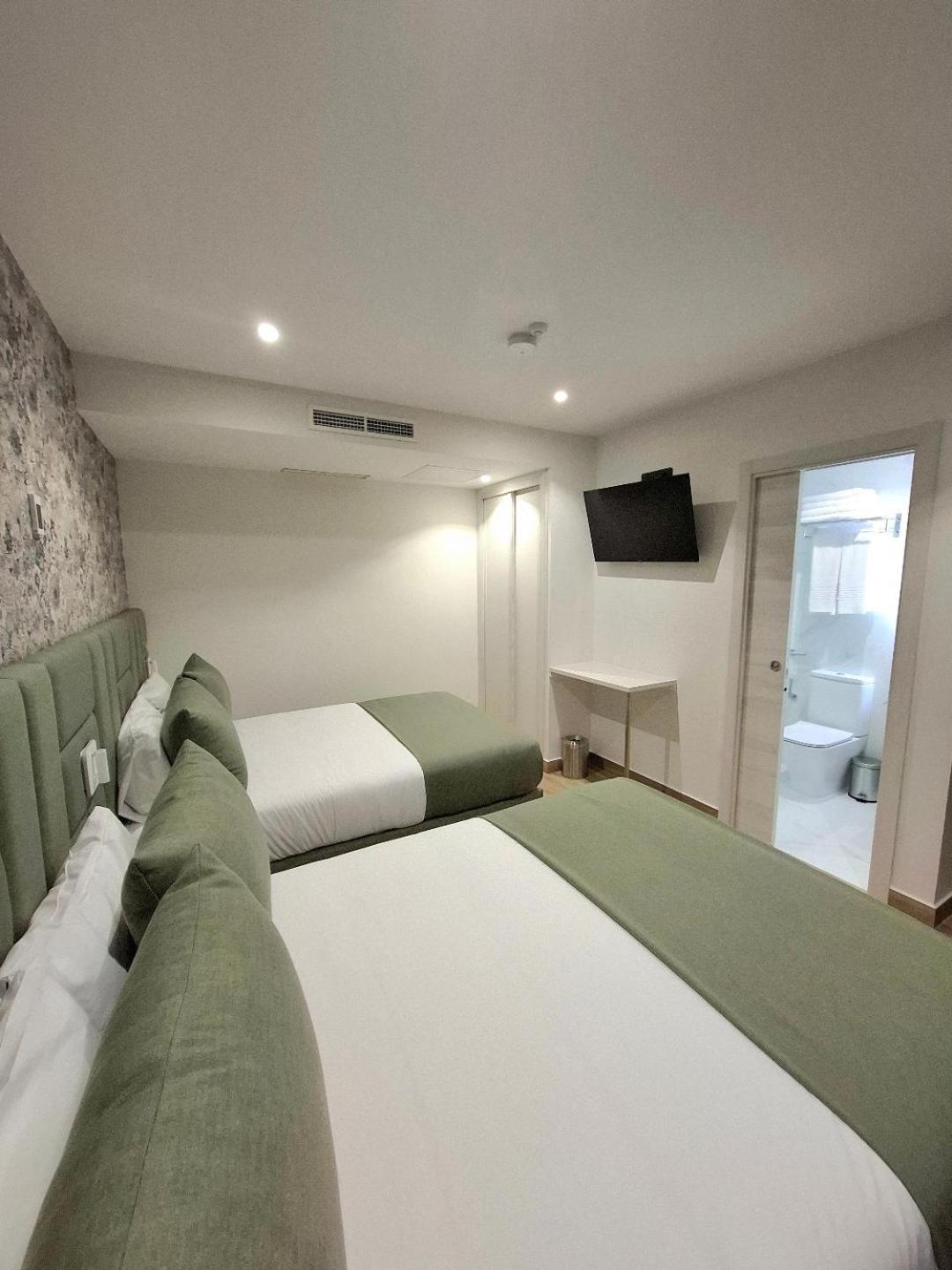 Hostal San Blas Madrid Ngoại thất bức ảnh