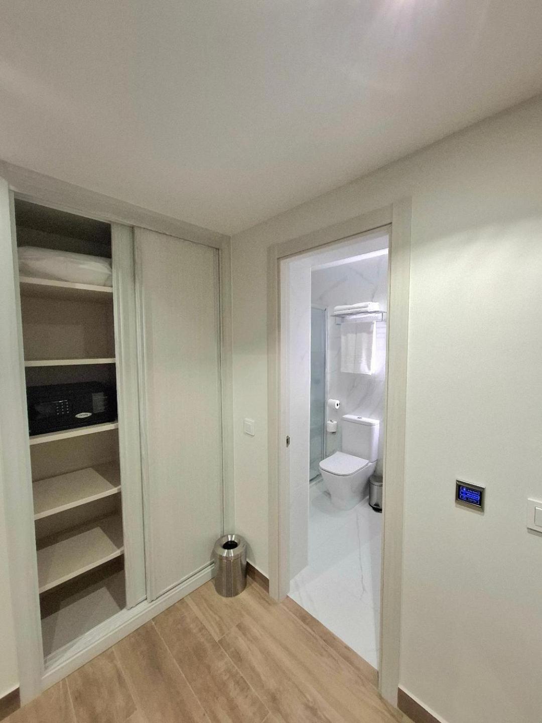 Hostal San Blas Madrid Ngoại thất bức ảnh