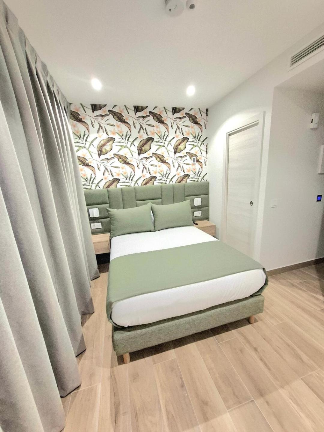 Hostal San Blas Madrid Ngoại thất bức ảnh