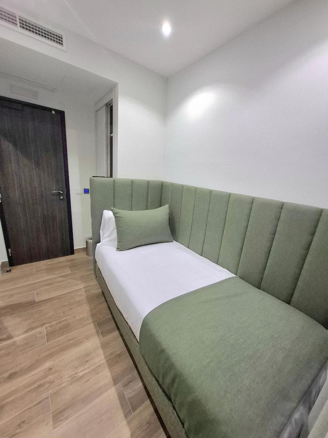 Hostal San Blas Madrid Ngoại thất bức ảnh
