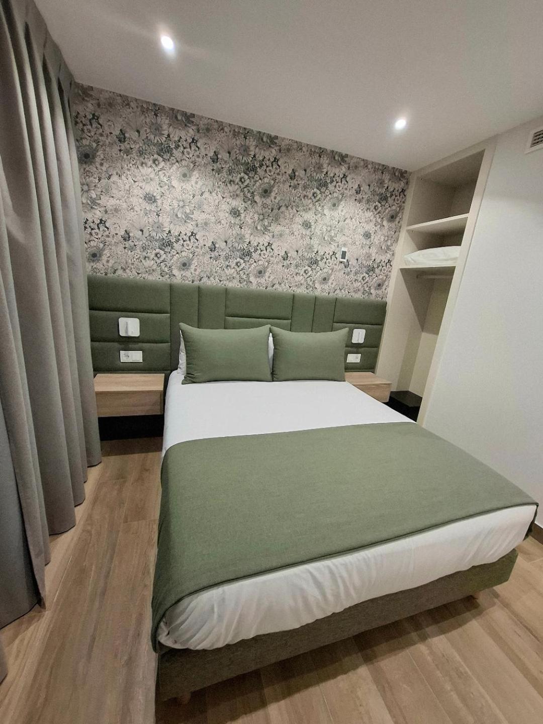 Hostal San Blas Madrid Ngoại thất bức ảnh