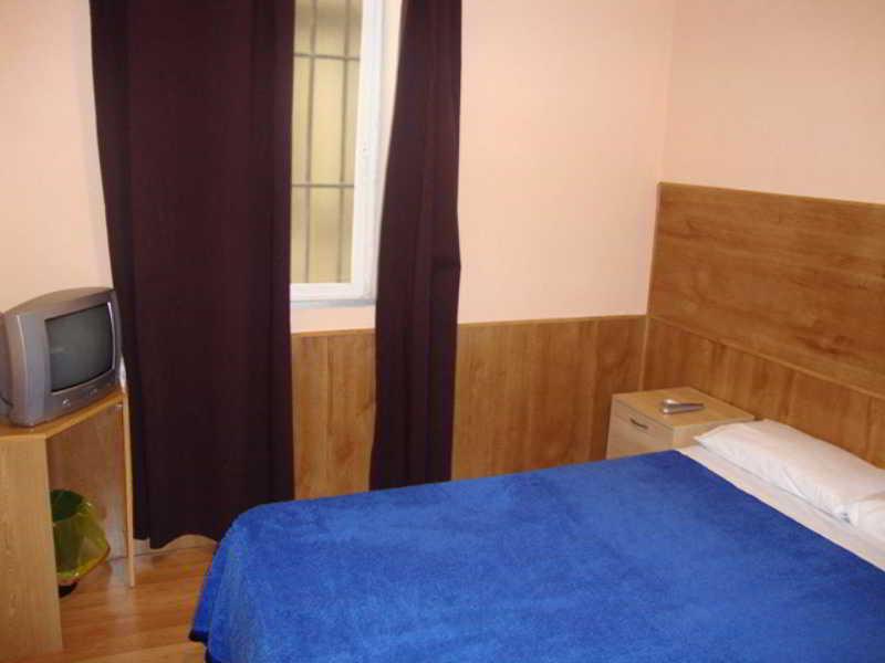 Hostal San Blas Madrid Ngoại thất bức ảnh