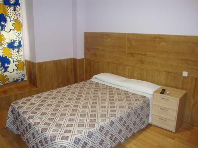 Hostal San Blas Madrid Ngoại thất bức ảnh