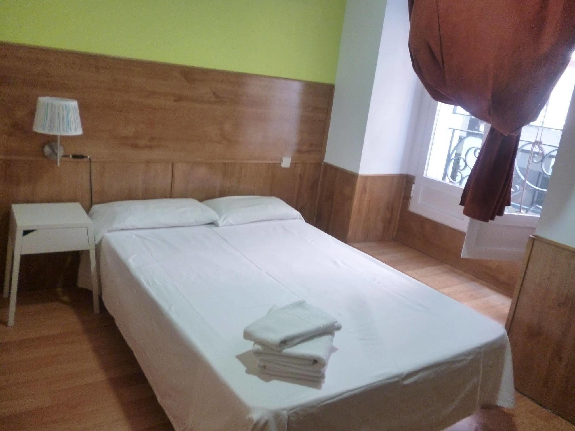 Hostal San Blas Madrid Ngoại thất bức ảnh