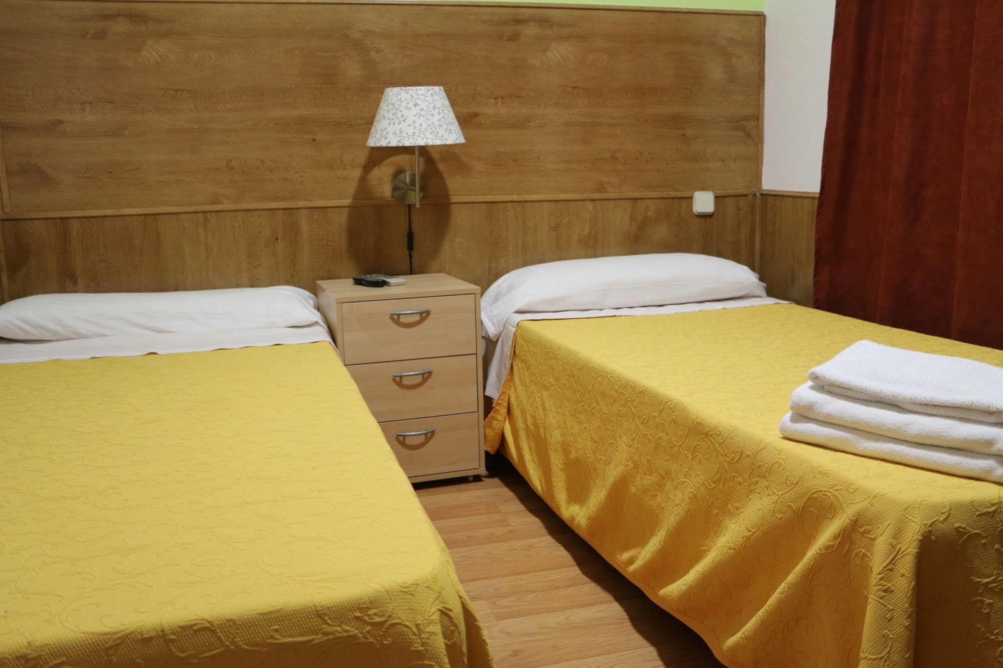 Hostal San Blas Madrid Ngoại thất bức ảnh